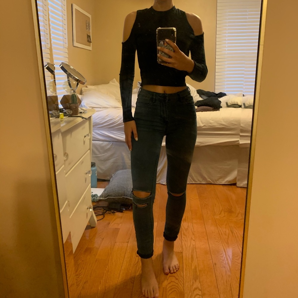 Cold shoulder crop top